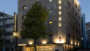 Front of property - evening/night - No.25 Signature Hotel Daechung (Busan)