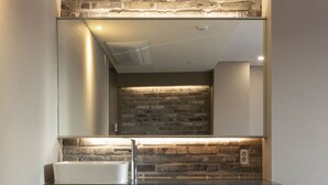 Hollywood Double Room | Bathroom sink - No.25 Signature Hotel Daechung (Busan)