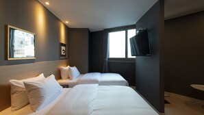Blackout drapes, soundproofing, WiFi (free), bed sheets - No.25 Signature Hotel Daechung (Busan)