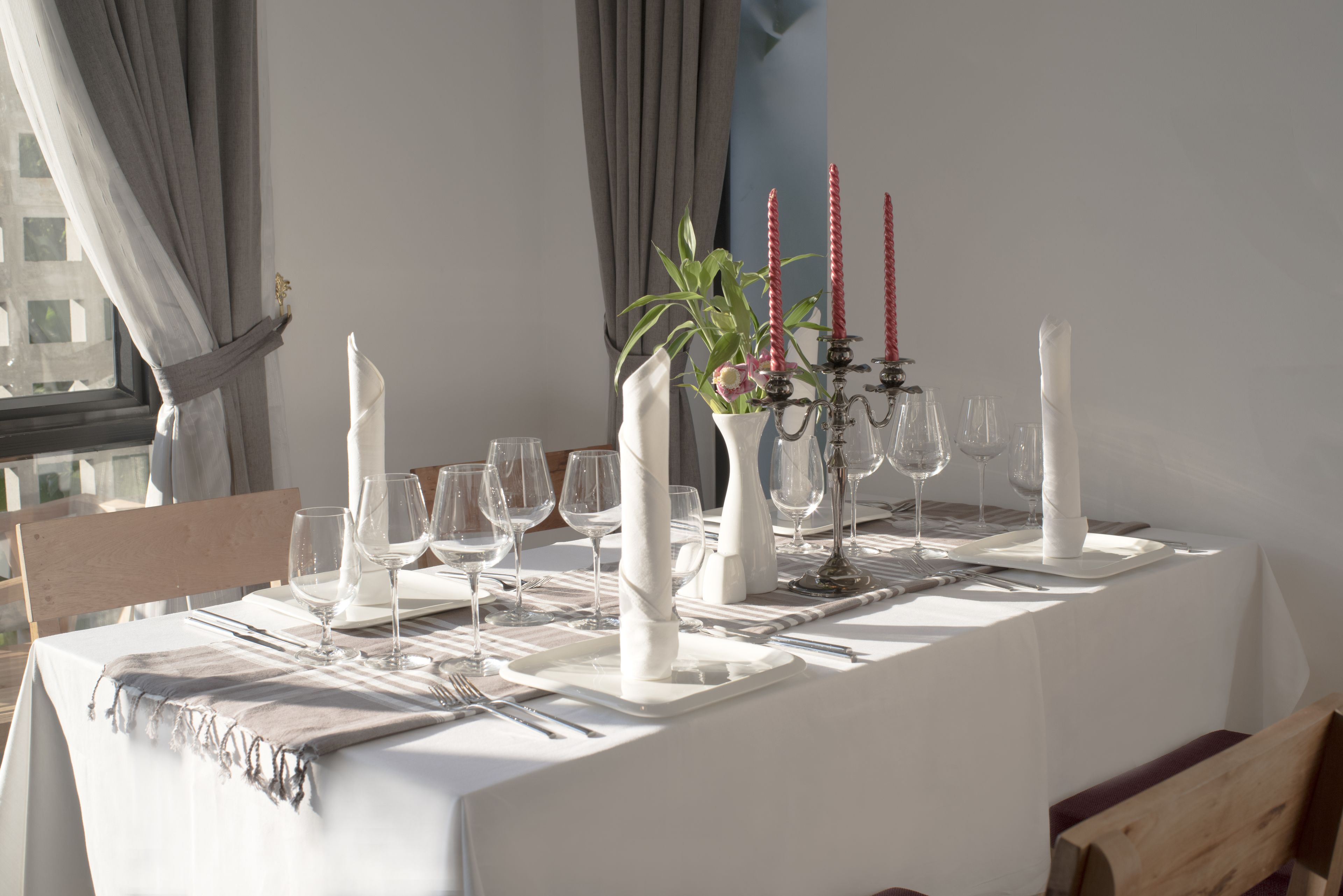 breakfast, lunch, dinner served; local and international cuisine