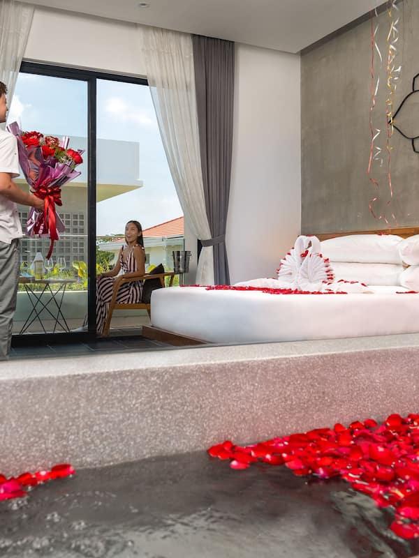 Honeymoon Suite with Balcony