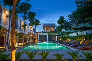 Outdoor pool, open 7:00 AM to 10:00 PM, pool umbrellas, pool loungers - Phka Chan Hotel (Siem Reap)