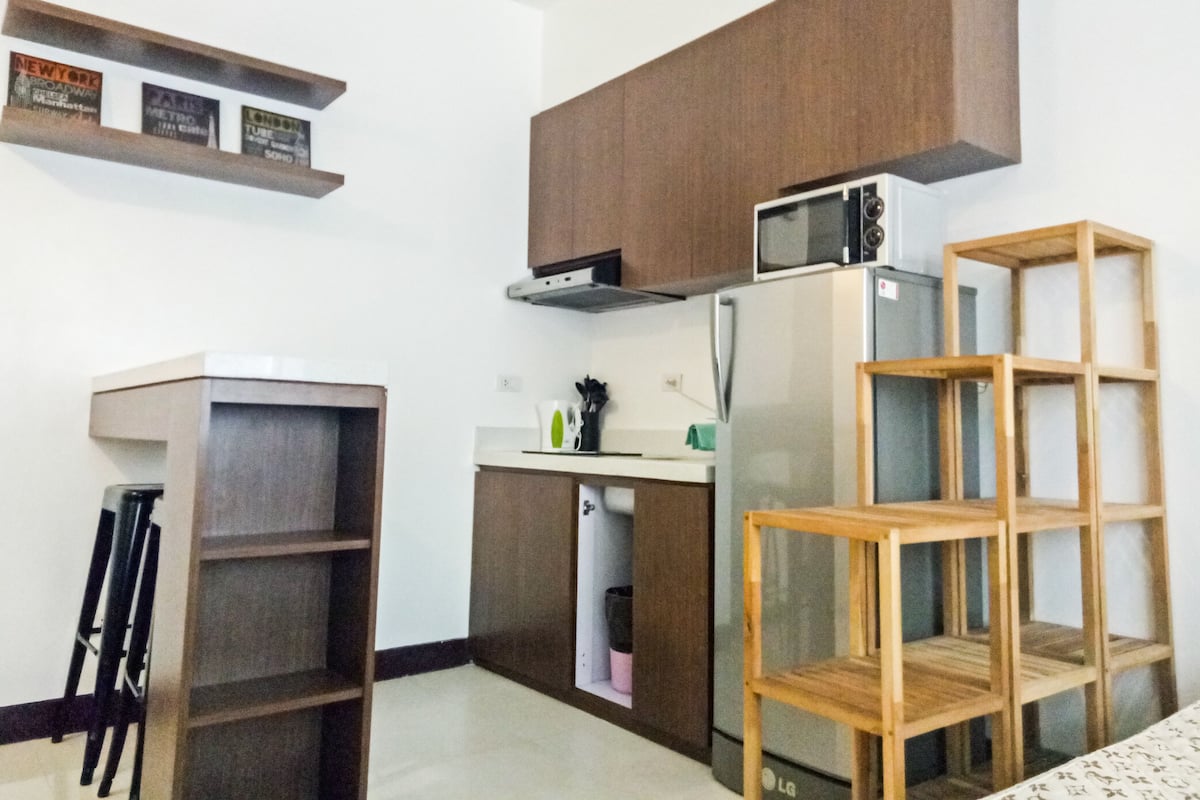 Smart Suite plus WiFi at BGC | พื้นที่ทำงานแบบใช้แล็ปท็อป, Wi-Fi ฟรี, ผ้าปูที่นอน