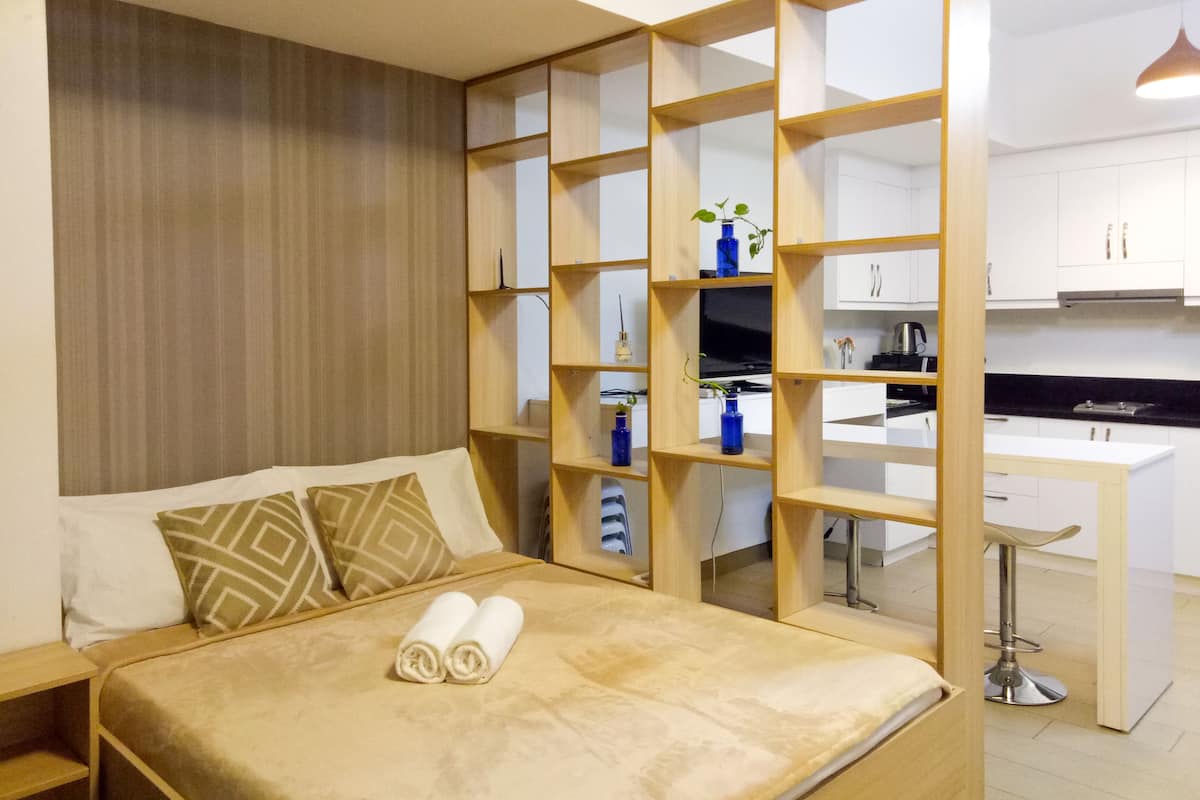ห้องพัก (Unique + High Speed WiFi at BGC) | พื้นที่ทำงานแบบใช้แล็ปท็อป, Wi-Fi ฟรี, ผ้าปูที่นอน