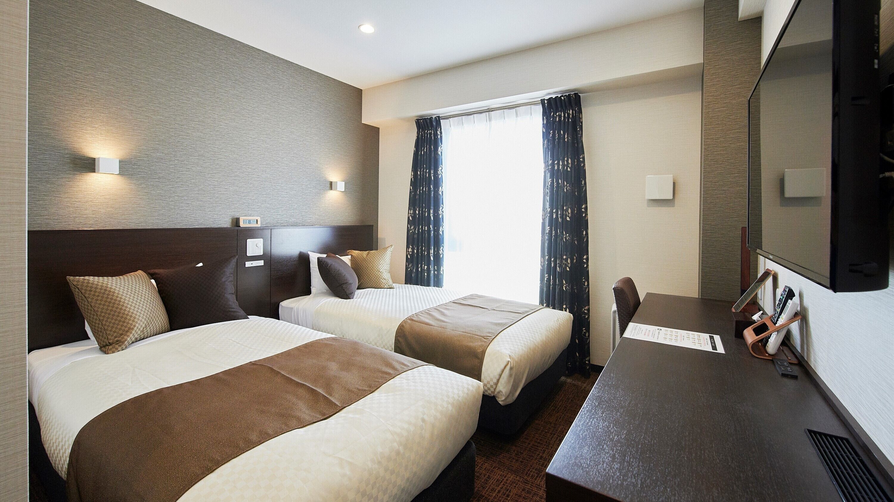 In-room safe, free WiFi, bed sheets