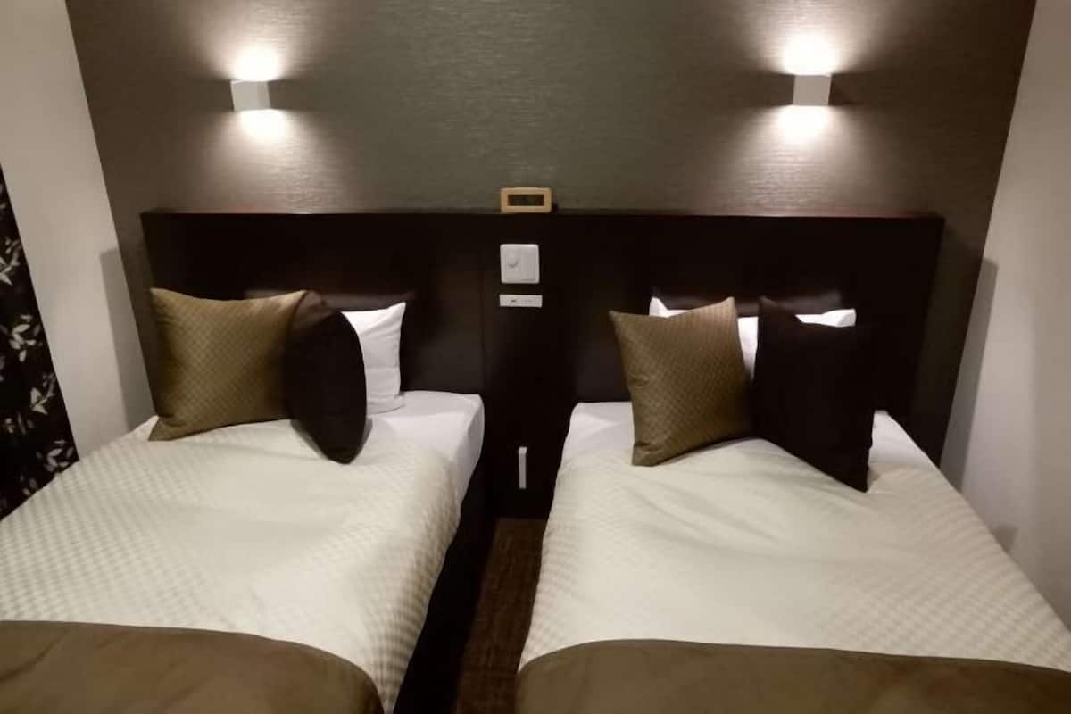 Caja de seguridad en la habitación, wifi gratis y ropa de cama