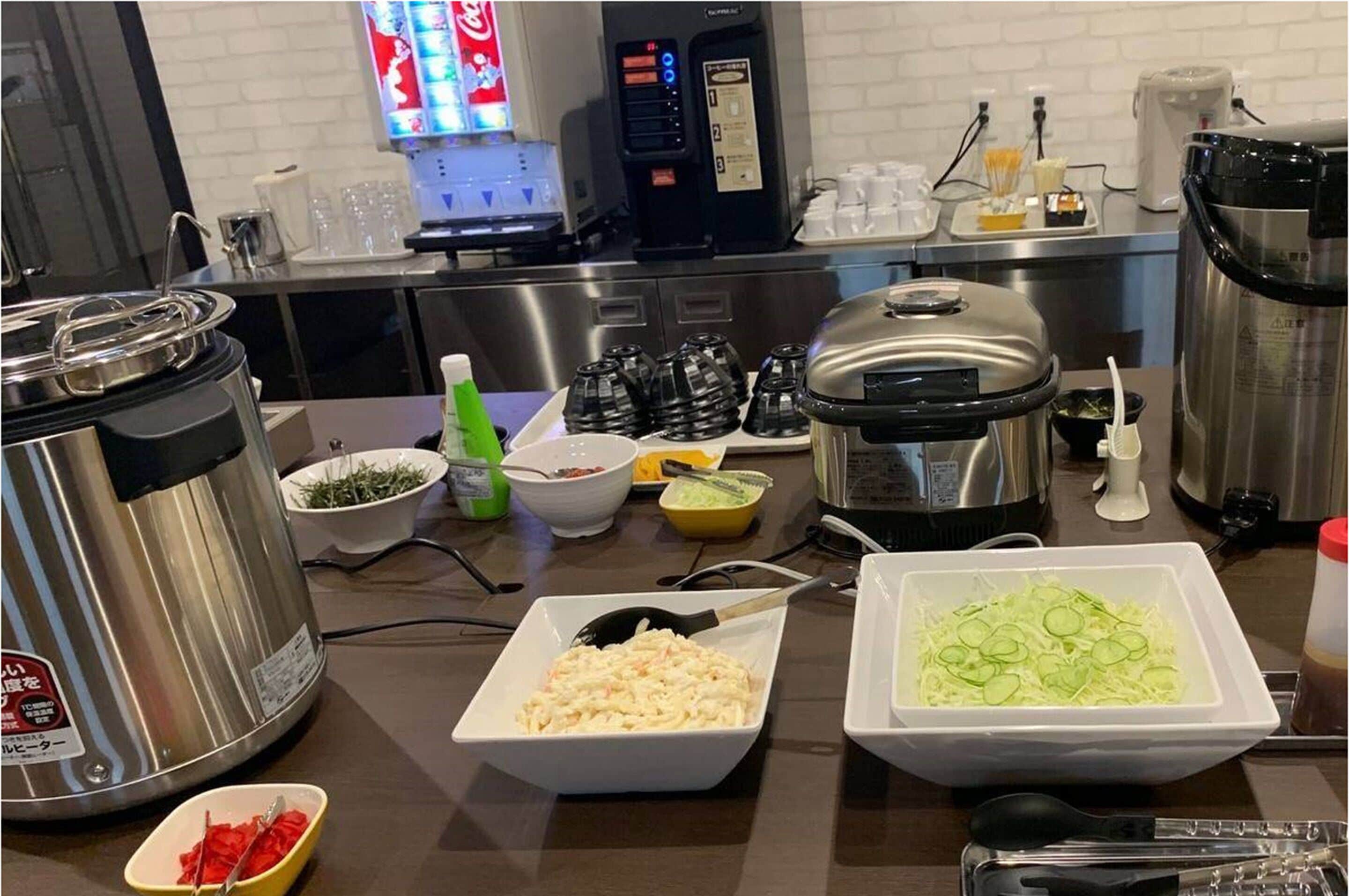 daily buffet breakfast (jpy 780 per person)