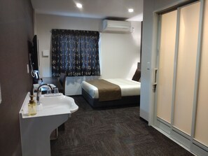 Accessible Room | In-room safe, free WiFi, bed sheets - The Celecton Omiya Kaisoku - Kitamoto Ekimae (Kitamoto)