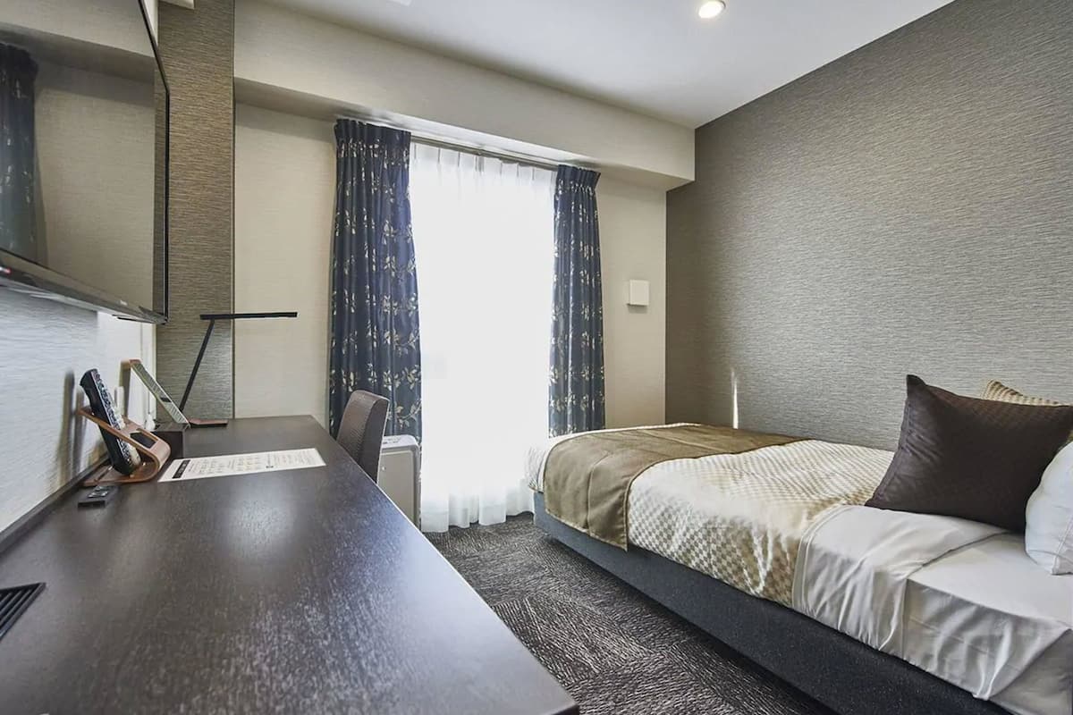 semi double room | 1 bedroom, in-room safe, free wifi, bed sheets