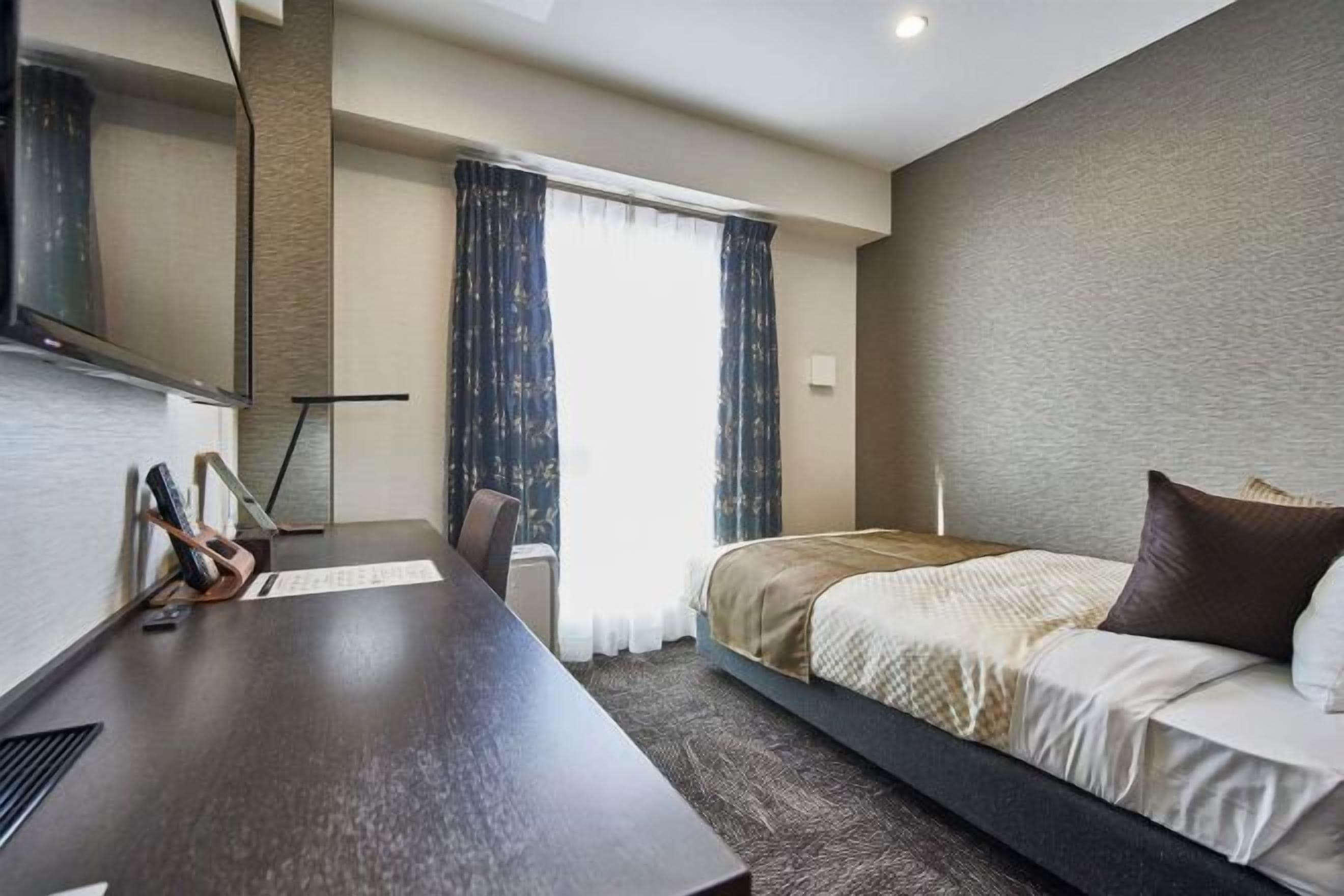 In-room safe, free WiFi, bed sheets