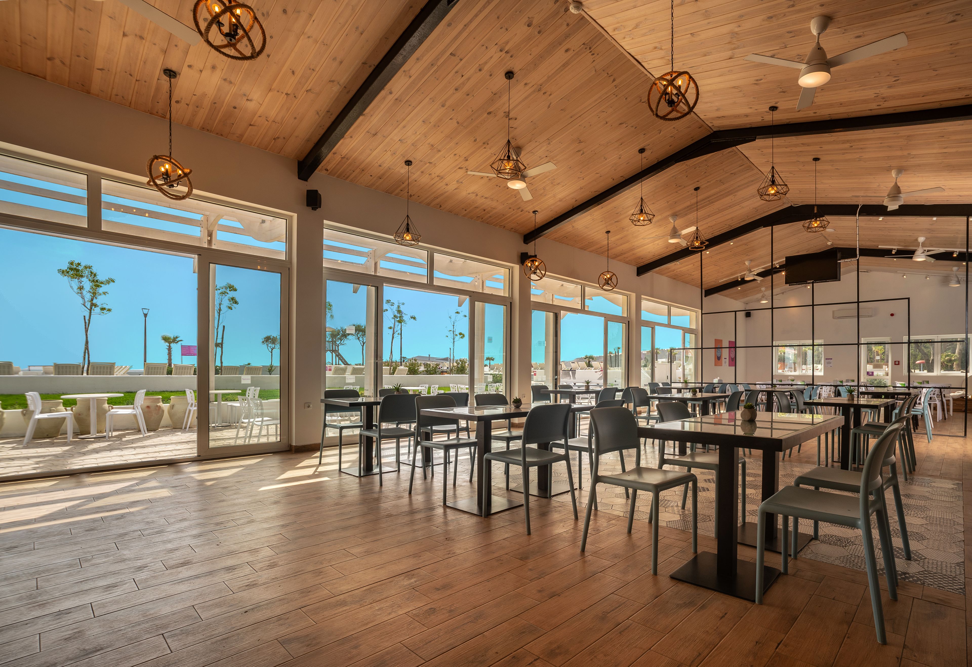 Bar en bord de piscine