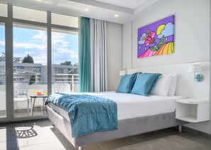 ファミリー ルーム ベッド (複数台) ガーデンビュー | 1 室のベッドルーム、ミニバー、セーフティボックス (室内)、デスク