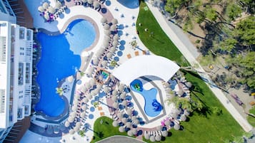 6 outdoor pools, pool umbrellas, pool loungers