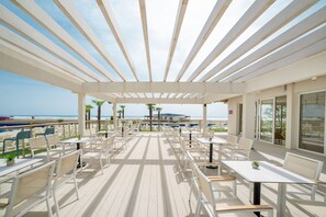 プールサイドバー