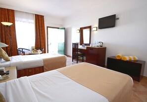 迷你吧、客房內保險箱、書桌、遮光布/窗簾