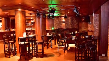 2 bars/lounges, poolside bar