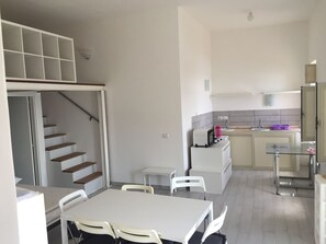 Appartement Duplex, 2 chambres | Restauration dans la chambre