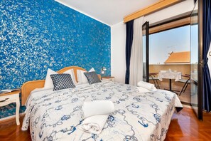 Meja kerja, setrika/meja setrika, Wi-Fi gratis, dan seprai linen