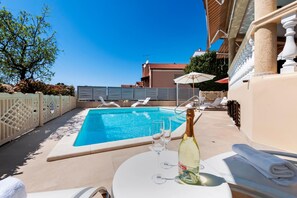 Piscina externa sazonal