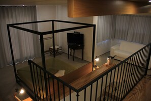 Suíte, terraço, vista para o mar | Frigobar, cofres nos quartos, individualmente decorados