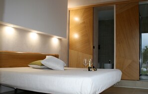 Quarto casal luxo, vista para o jardim | Frigobar, cofres nos quartos, individualmente decorados