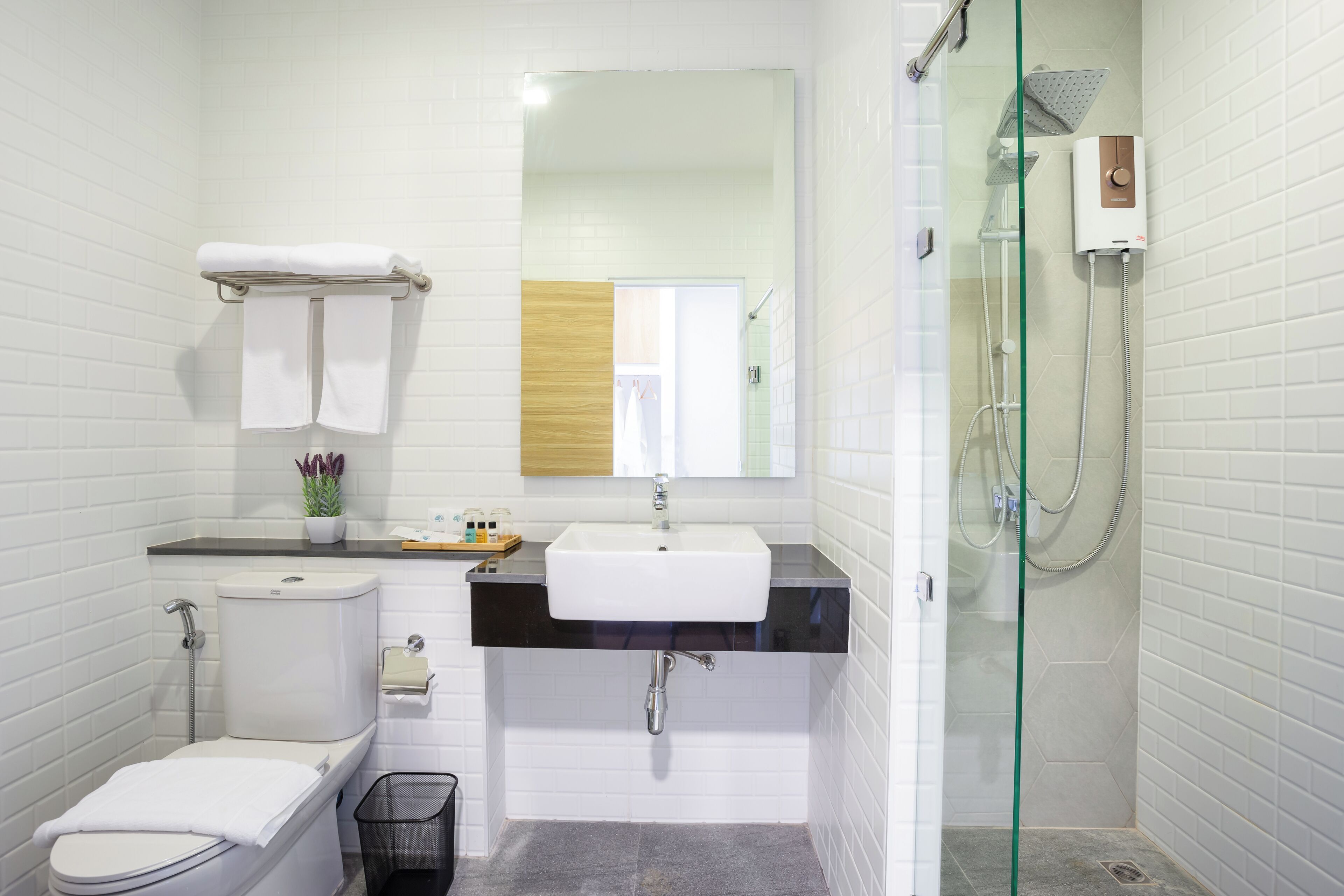 shower, rainfall showerhead, free toiletries, hair dryer