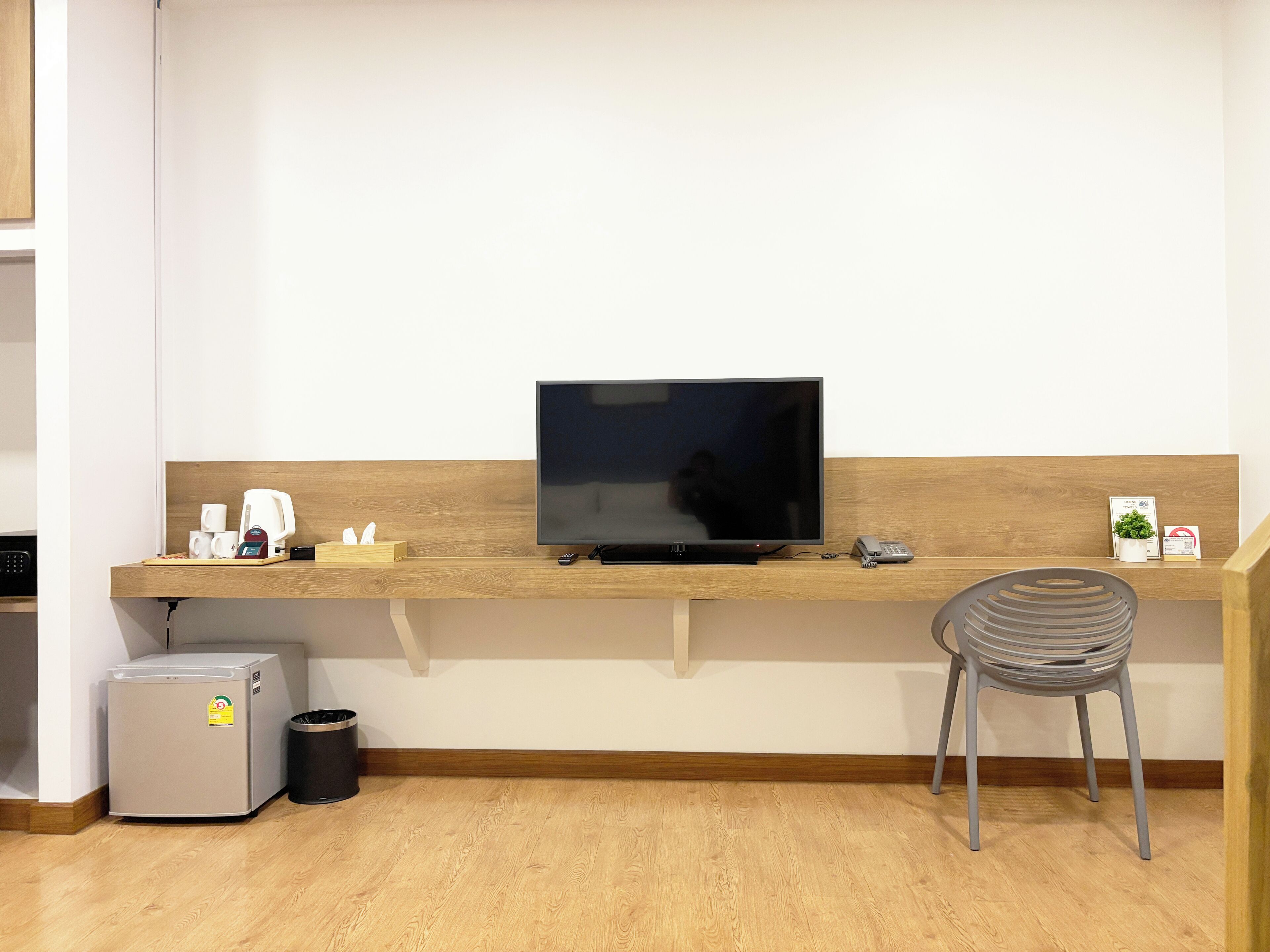 quadruple room no window | 1 bedroom, in-room safe, individually decorated, laptop workspace