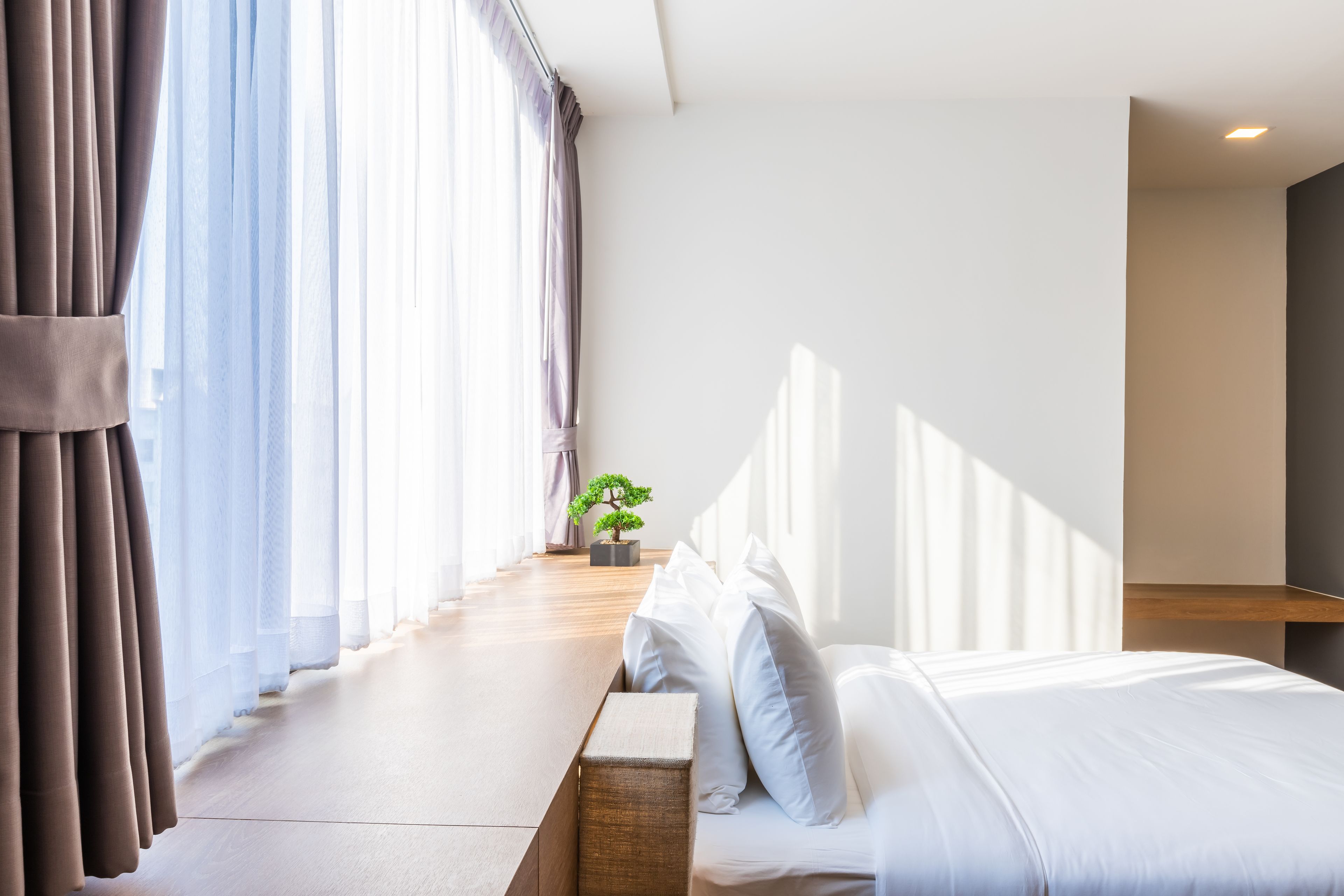 Premier Corner Room King Bed | In-room safe, individually decorated, laptop workspace, blackout drapes