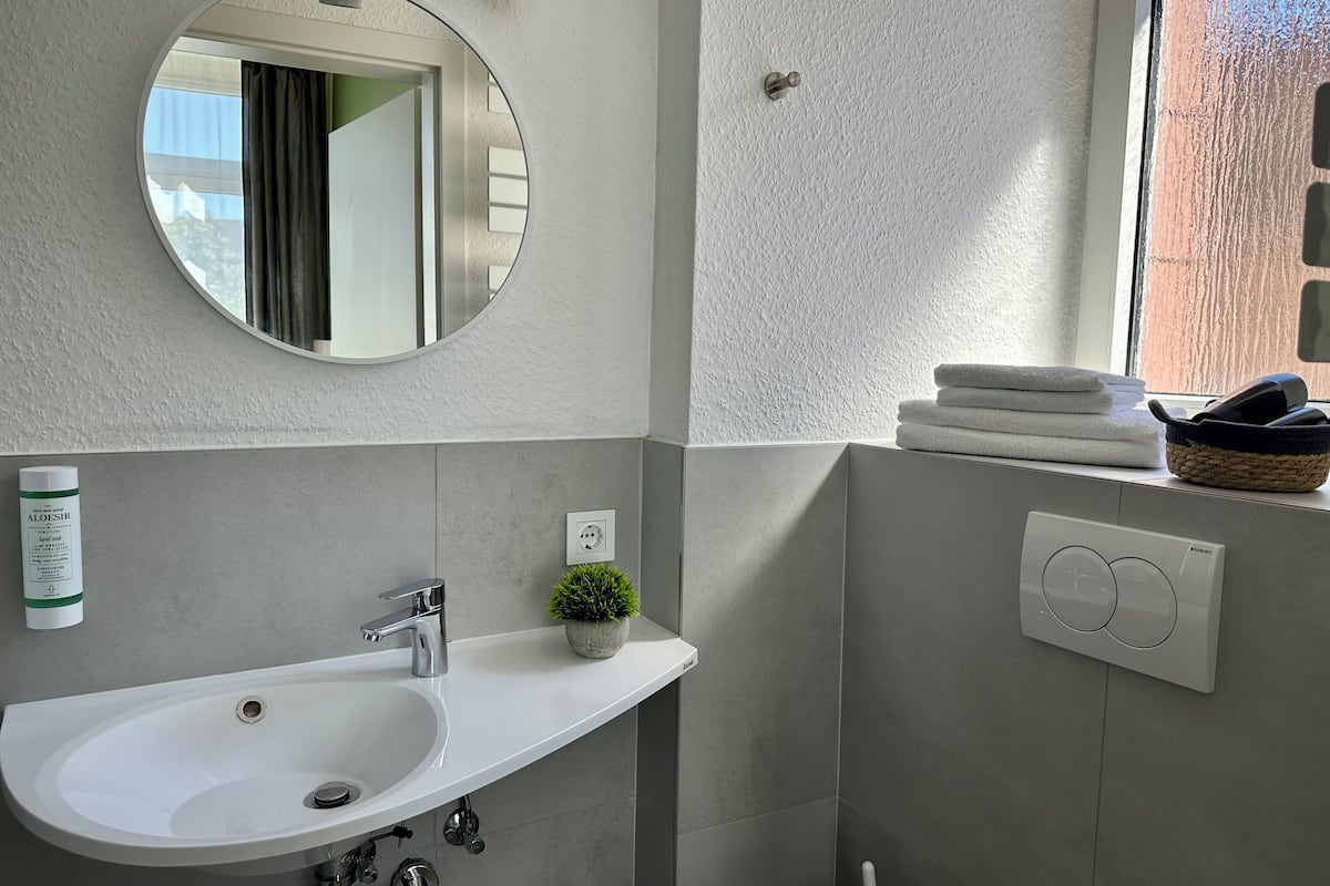 shower, hair dryer, towels, shampoo