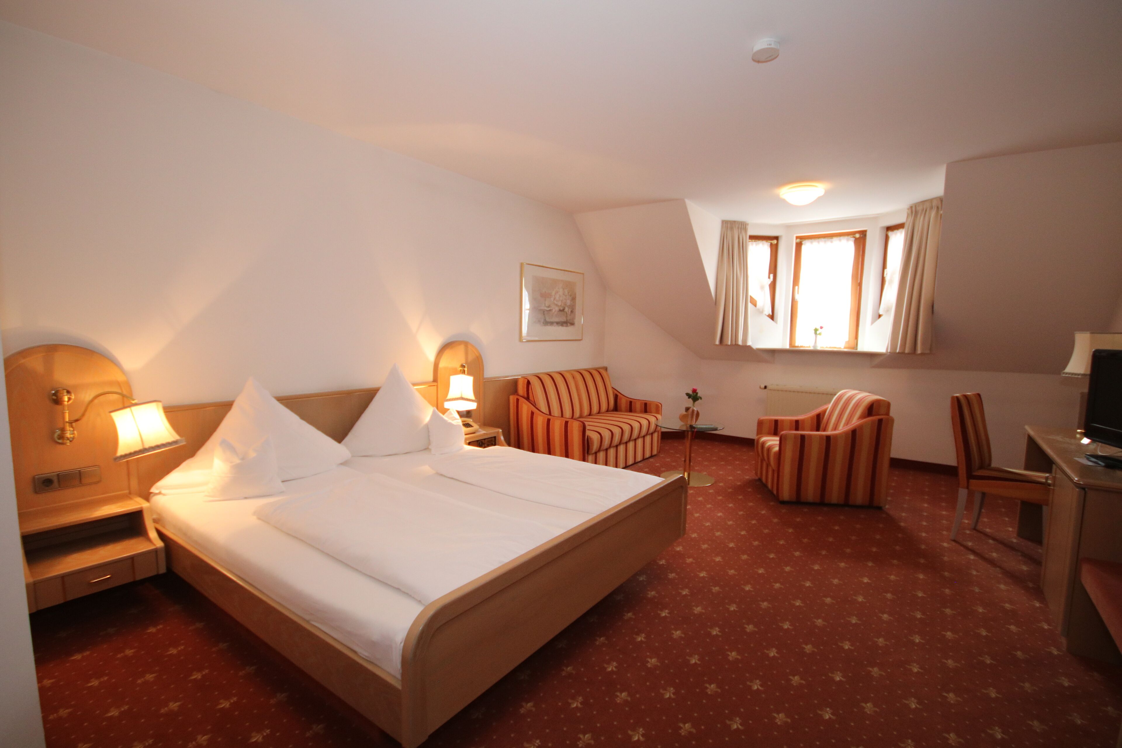 basic double room | minibar, in-room safe, desk, blackout curtains