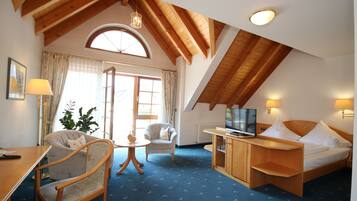 Kamar Double Comfort | Area keluarga | TV LED