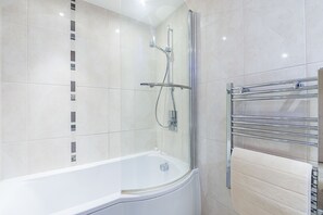 Bathroom - Highlife Lexington Apartments (Slough)