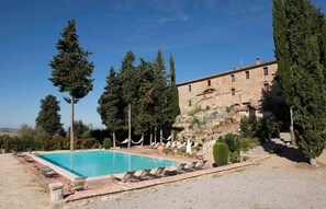 Villa, camere multiple, non fumatori | Con stile personalizzato, con arredamento individuale, una scrivania