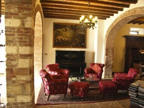 Villa, meerdere slaapkamers, niet-roken | Woonruimte | Een flatscreentelevisie