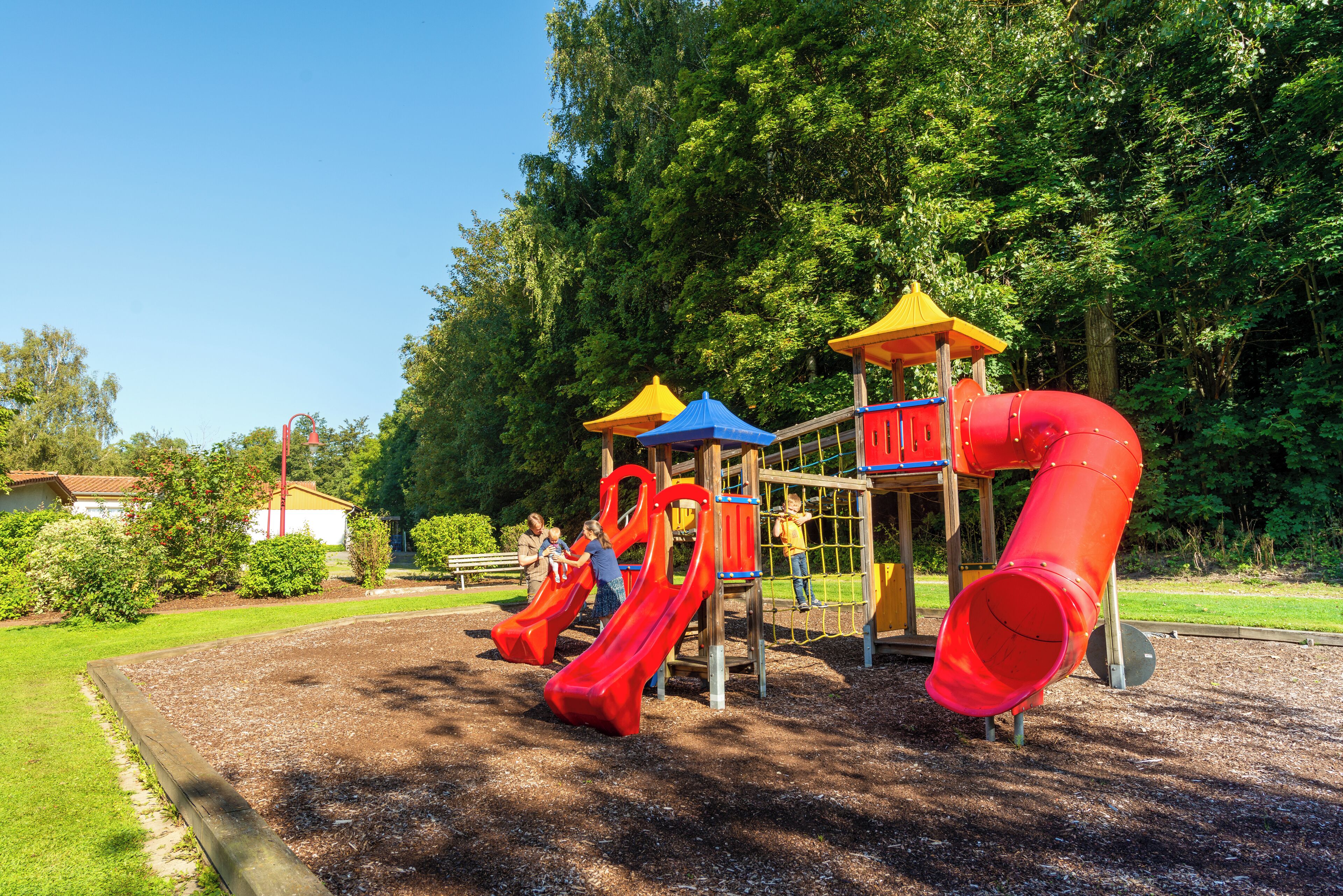Tempat bermain anak - outdoor