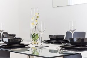 1 bedroom, Egyptian cotton sheets, premium bedding - Gweal House Apartments (Reading)