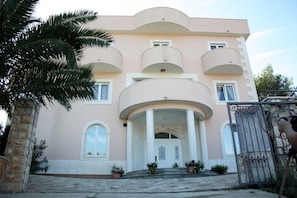 Ngoại thất