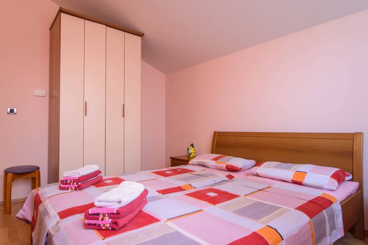 Penthouse Apartment, Terrace | Egyptian cotton sheets, premium bedding, desk, iron/ironing board