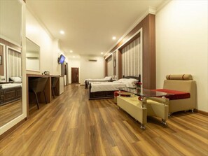 Minibar, desk, free WiFi, bed sheets - 4 Rivers Hotel (Phnom Penh)