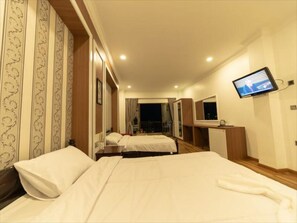 Habitación, vistas al río (VIP) | Minibar, escritorio, wifi gratis y ropa de cama