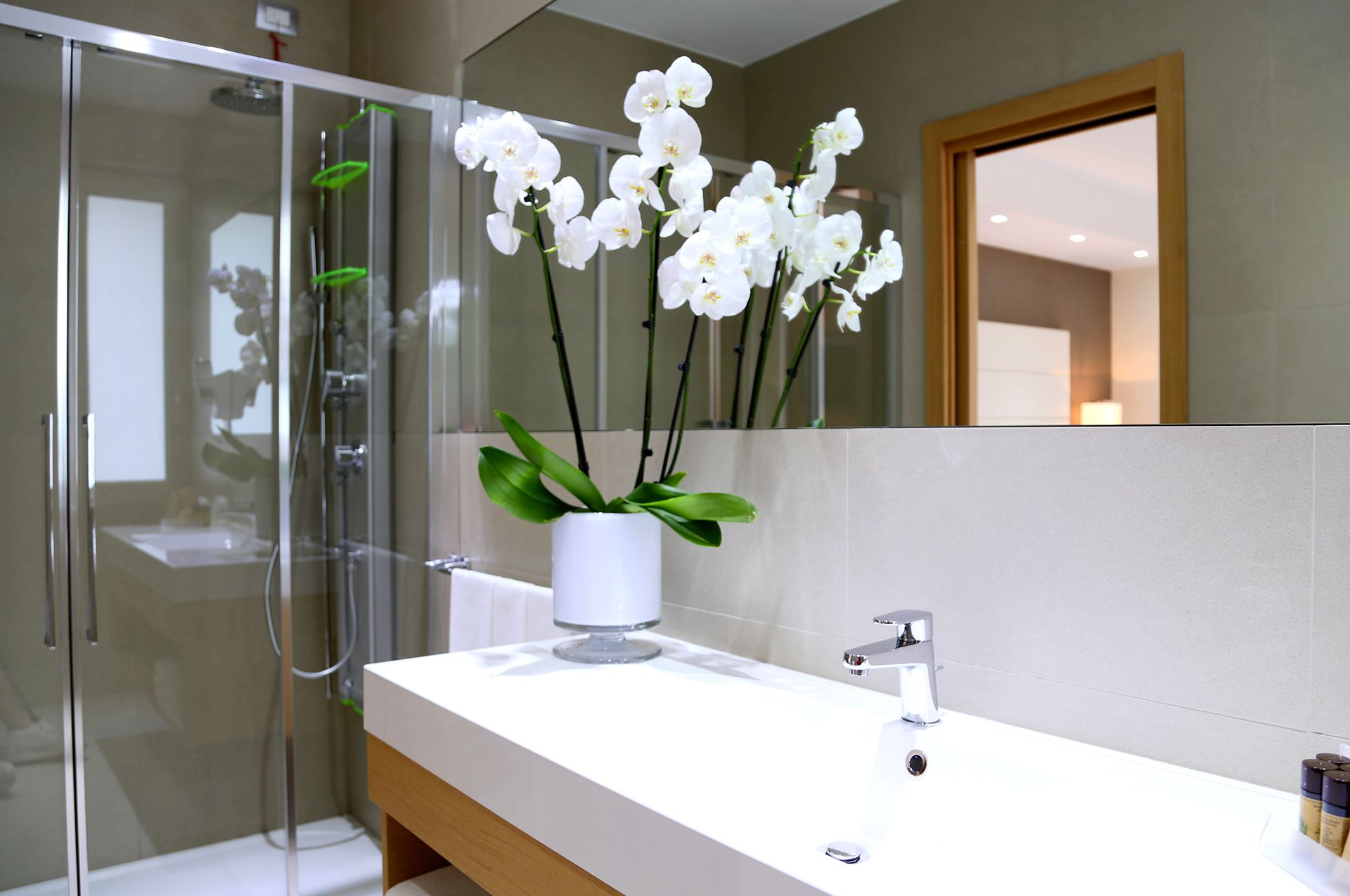 Dusche, kostenlose Toilettenartikel, Haartrockner