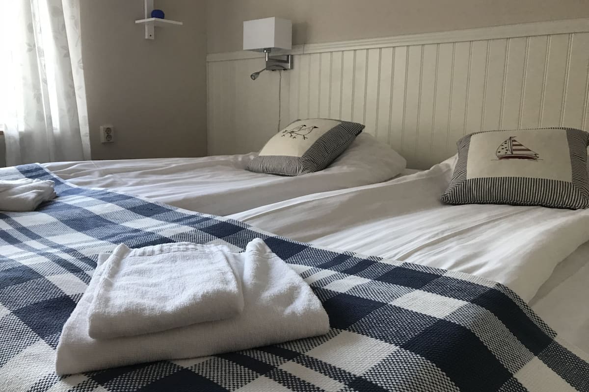 double room | in-room safe, desk, free wifi, bed sheets
