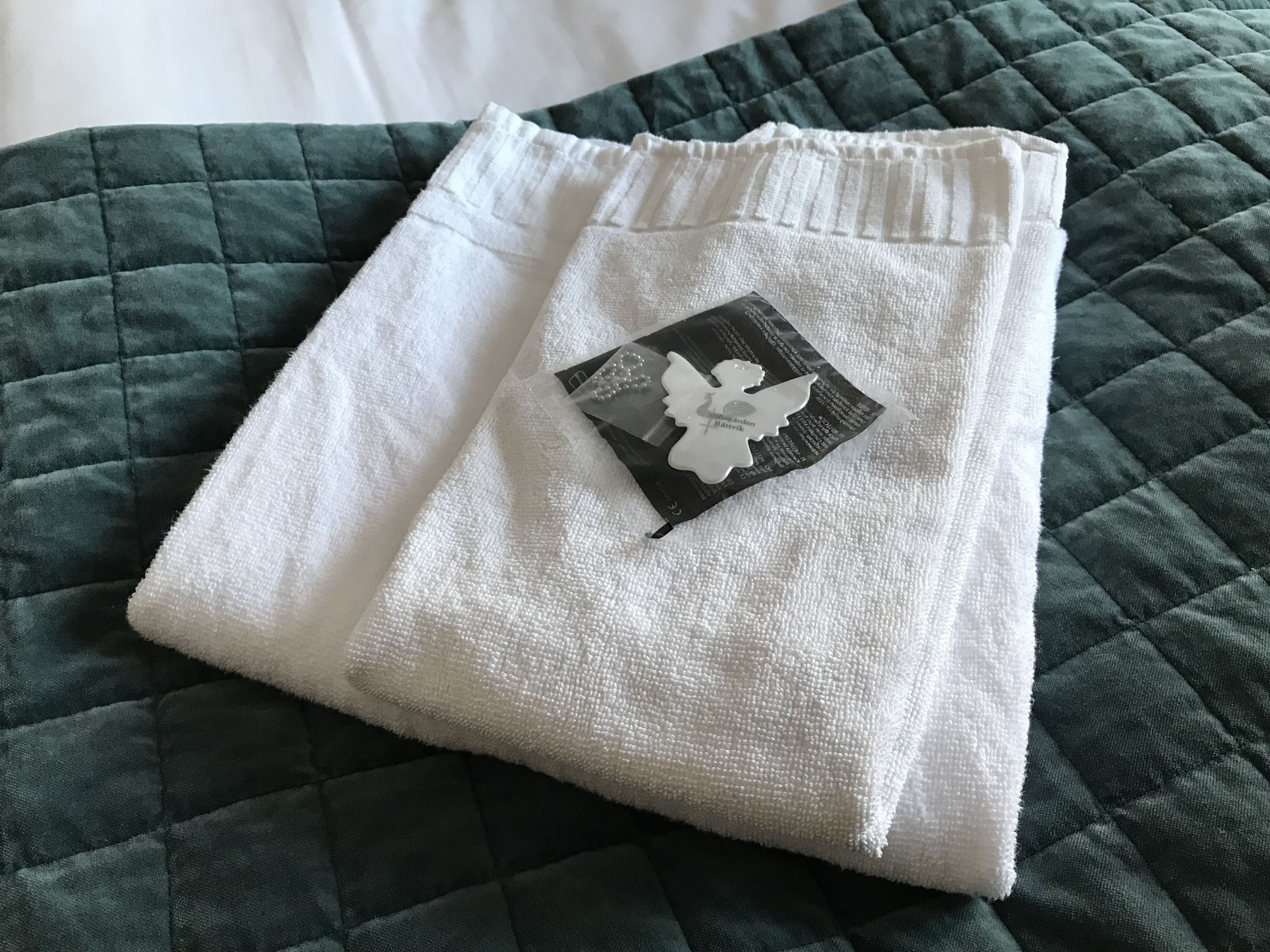 single room (shared bathroom) | in-room safe, desk, free wifi, bed sheets