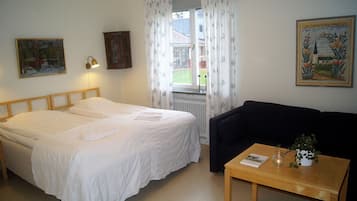 Phòng dành cho gia đình, 1 giường đôi và sofa giường | Két bảo mật tại phòng, bàn, truy cập Internet không dây miễn phí