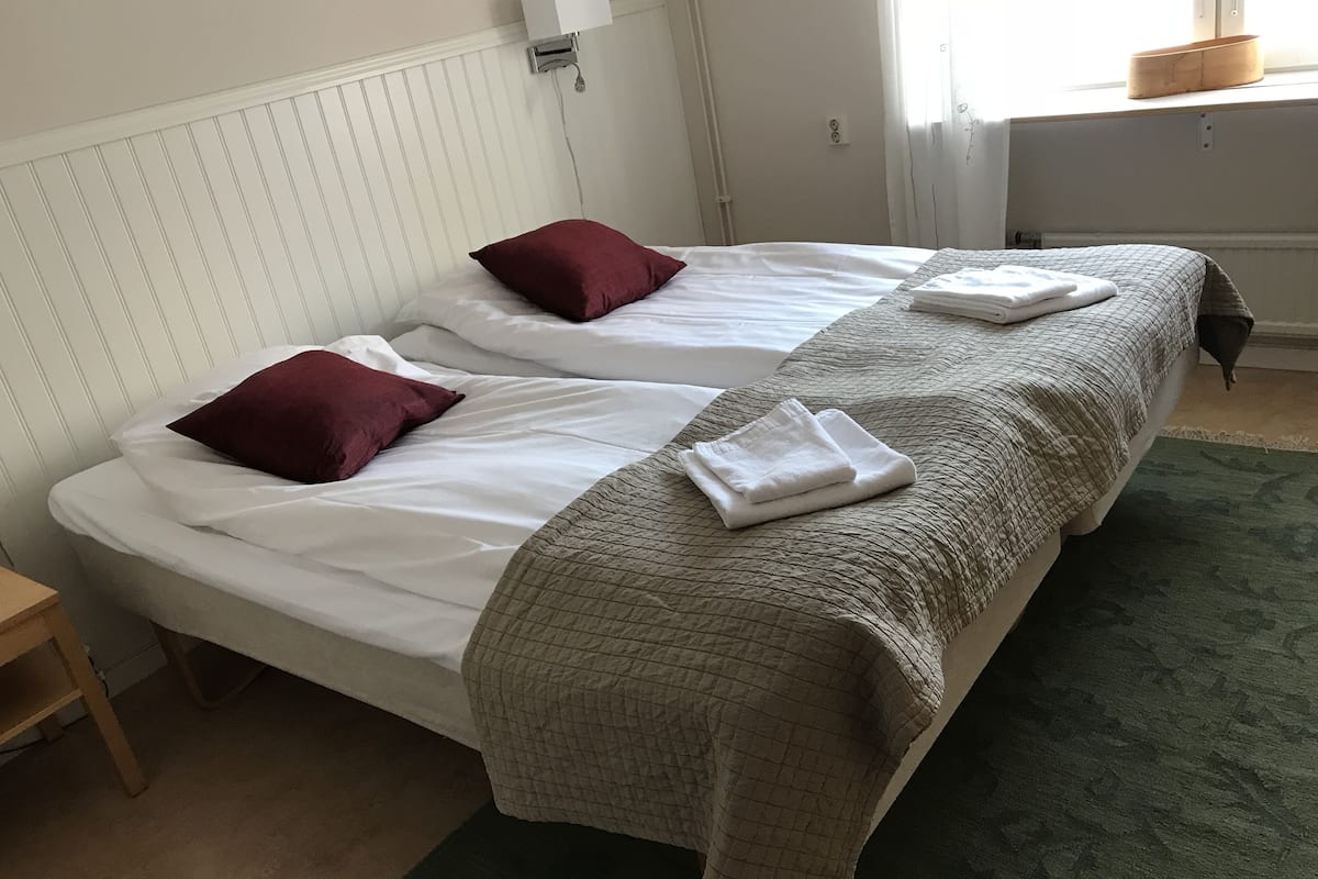 double room | in-room safe, desk, free wifi, bed sheets