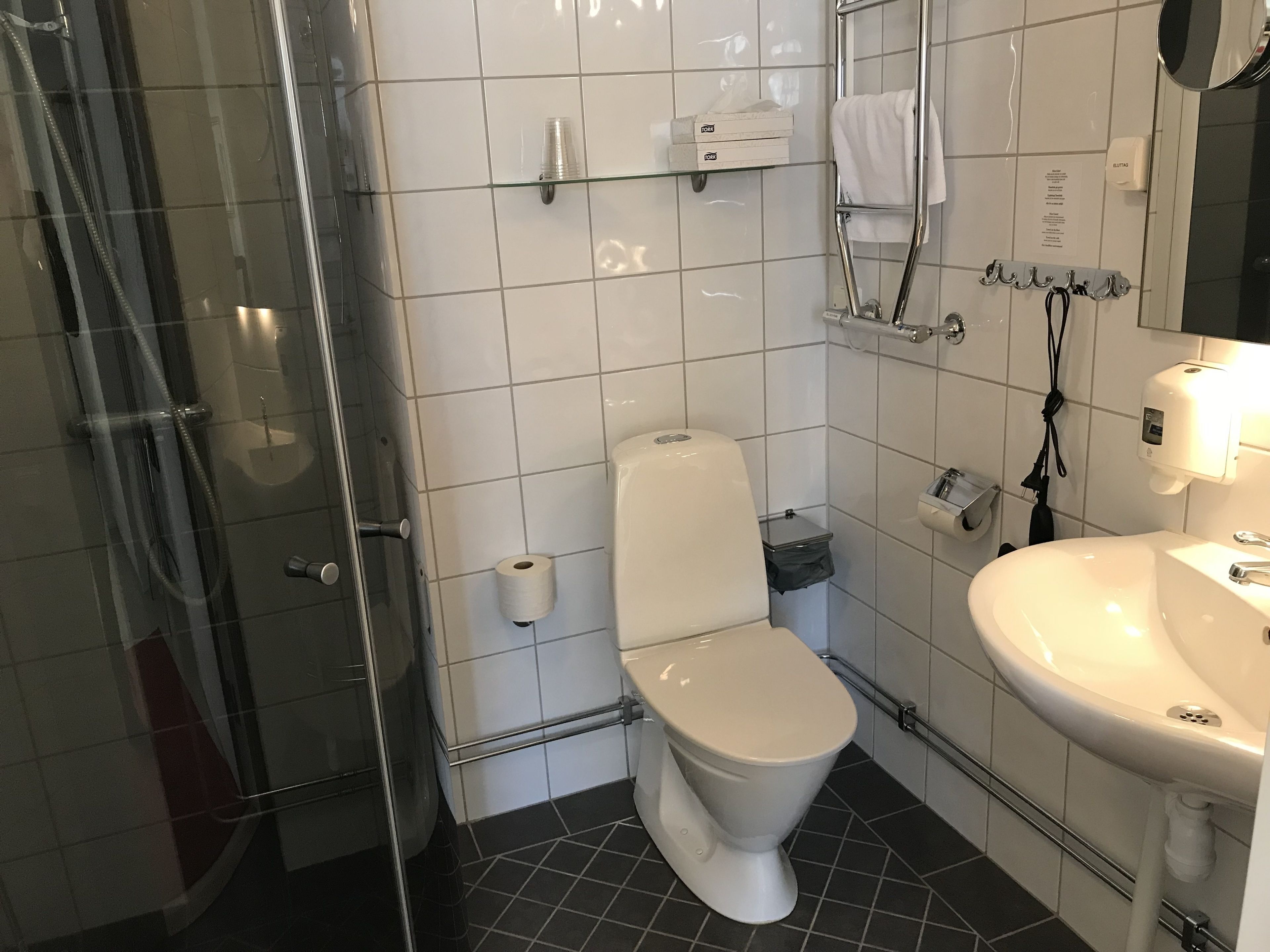 double room | bathroom | shower, towels