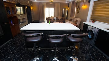 Cobertura, 1 quarto | Cozinha privada | Geladeira grande, micro-ondas, fogão, cooktop