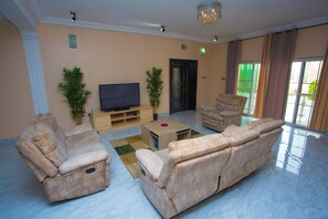 Appartement Classique, 2 chambres | Coin séjour
