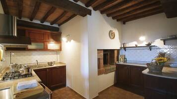 Villa, camere multiple, non fumatori | Cucina privata | Frigorifero con congelatore, forno, piano cottura, lavastoviglie