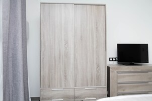 Apartment | 1 bedroom, Frette Italian sheets, premium bedding, memory foam beds